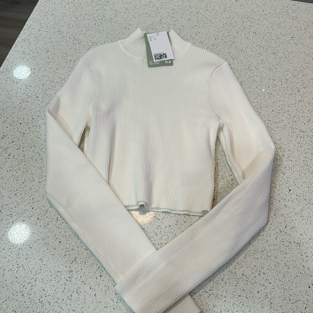 White/Ivory H&M Turtleneck